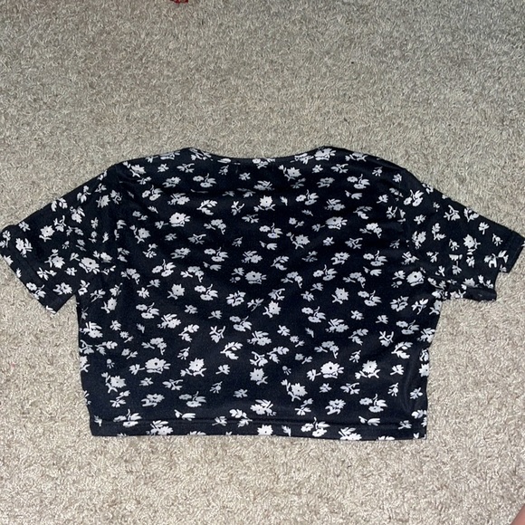 Floral print v neck crop top - Picture 2 of 3